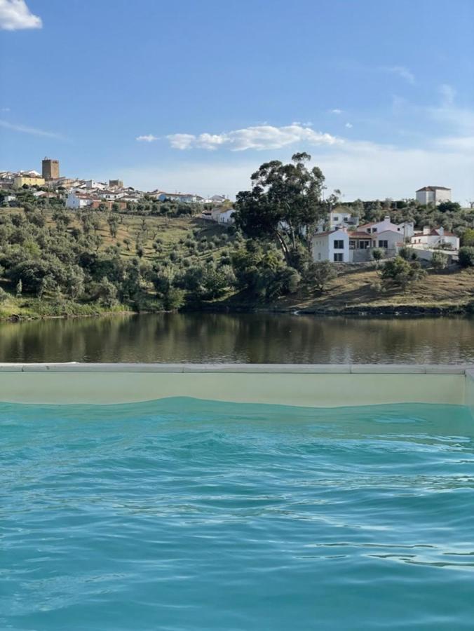 مبيت وإفطار أفيس Montes De Charme المظهر الخارجي الصورة